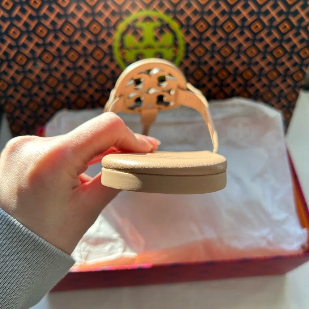 Tory Burch Miller Soft Leather Sandals Size 8 Light Makeup